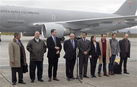 Colombia's head of negotiators Calle speaks next to delegation members prior to boarding plane to Oslo, in Bogota