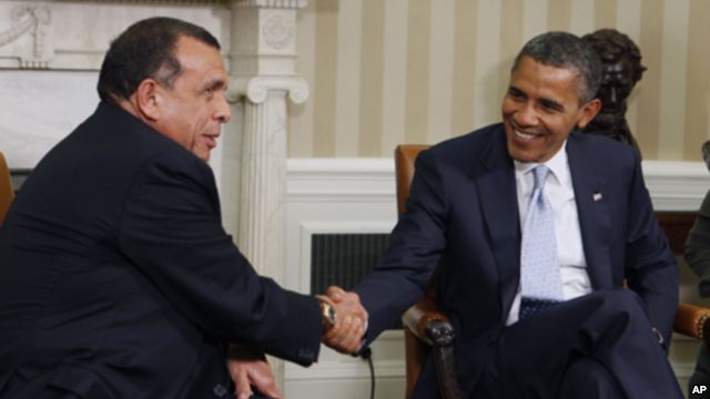Obama and Prez of Hondus Photo 4